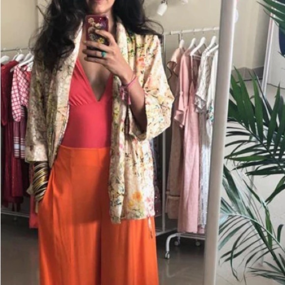 Hemant & Nandita Floral Kimono Top - Picture 4 of 9